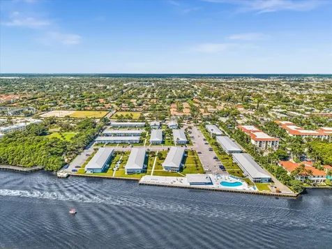 2542 S Federal Highway Boynton Beach FL 33435
