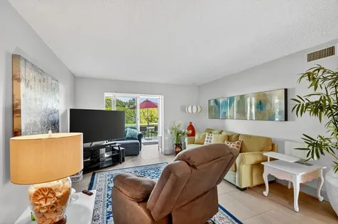 2400 Ne 1st Lane Boynton Beach FL 33435