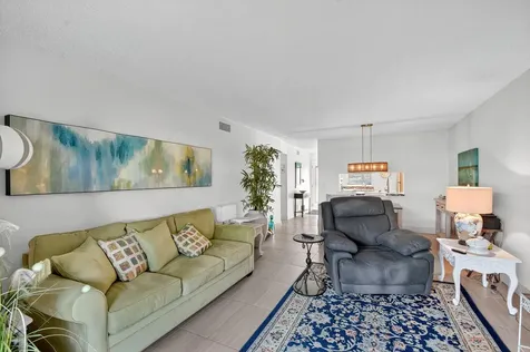 2400 Ne 1st Lane Boynton Beach FL 33435