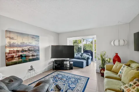 2400 Ne 1st Lane Boynton Beach FL 33435
