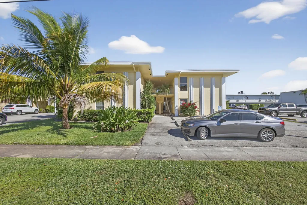 727 Hummingbird Way North Palm Beach FL 33408