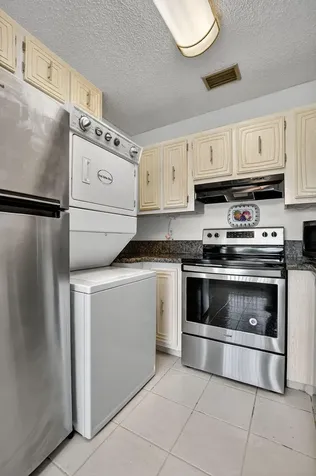 8747 Warwick Drive Boca Raton FL 33433