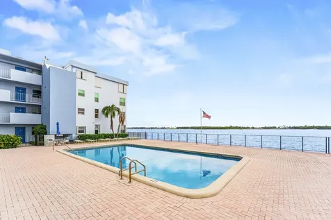1810 New Palm Way Boynton Beach FL 33435
