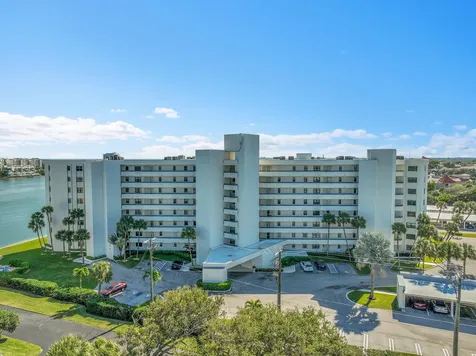 19800 Sandpointe Bay Drive Tequesta FL 33469