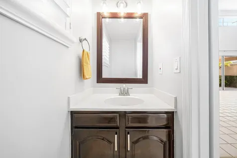 8 Windsor Lane Palm Beach Gardens FL 33418