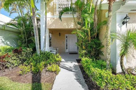 8 Windsor Lane Palm Beach Gardens FL 33418