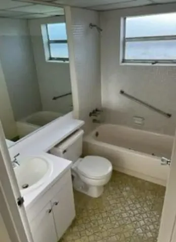 193 Saxony Delray Beach FL 33446