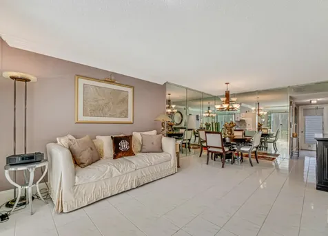 33 Abbey Lane Delray Beach FL 33446