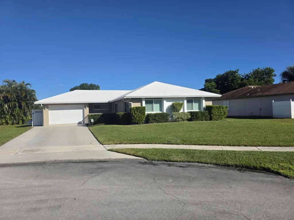 27 Vista Del Rio Boynton Beach FL 33426