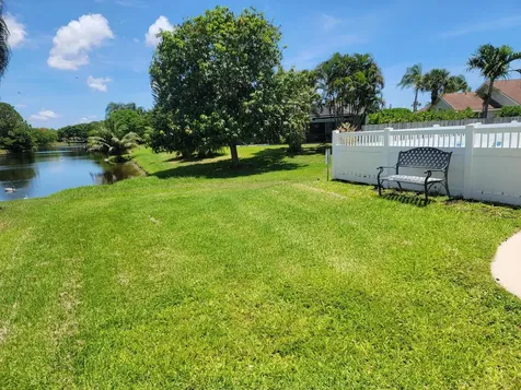 27 Vista Del Rio Boynton Beach FL 33426
