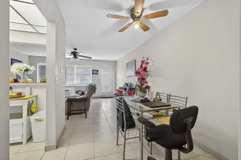 16 Sussex A West Palm Beach FL 33417