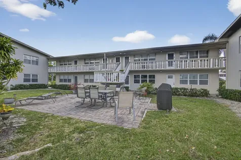 16 Sussex A West Palm Beach FL 33417