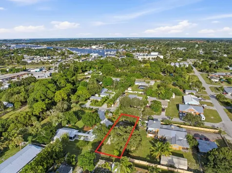 5028 SE Driftwood Avenue Stuart FL 34997