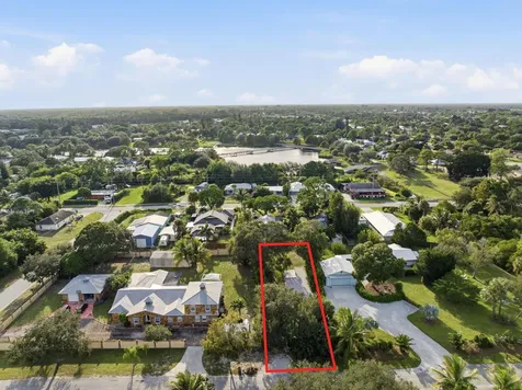5028 SE Driftwood Avenue Stuart FL 34997