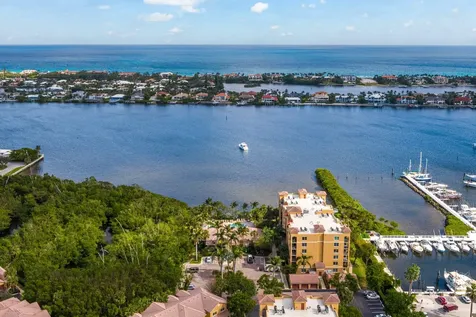1000 Scotia Drive Hypoluxo FL 33462