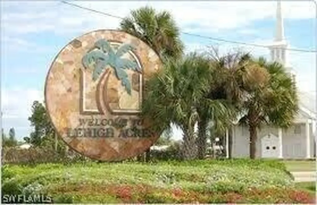 421 Pinehurst Avenue Lehigh Acres FL 33974