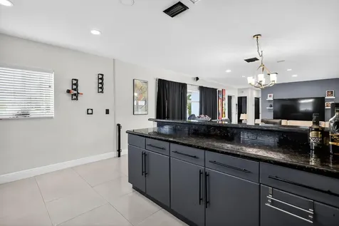 6120 Nw 110th Terrace Hialeah FL 33012