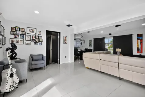 6120 Nw 110th Terrace Hialeah FL 33012
