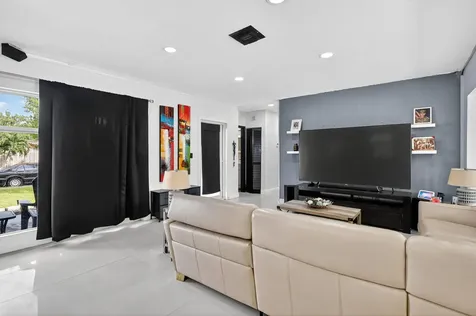 6120 Nw 110th Terrace Hialeah FL 33012