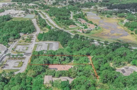 104 NE Charleston Oaks Drive Port Saint Lucie FL 34983
