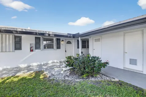 100 Leisure Lake Circle Boynton Beach FL 33426