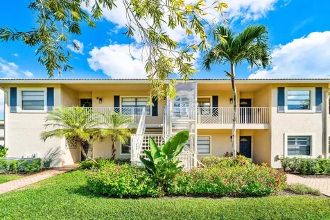 24 Stratford Drive Boynton Beach FL 33436