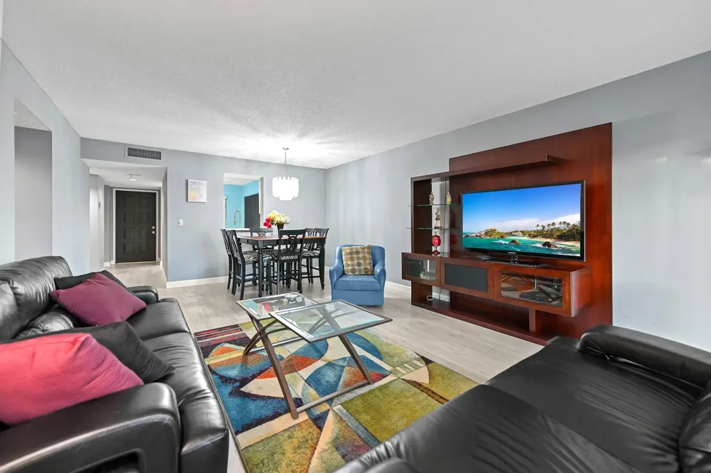 7286 Huntington Lane Delray Beach FL 33446