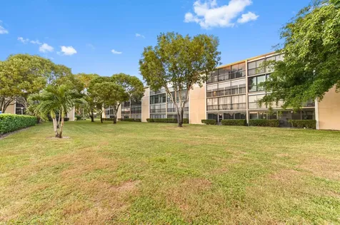 7286 Huntington Lane Delray Beach FL 33446