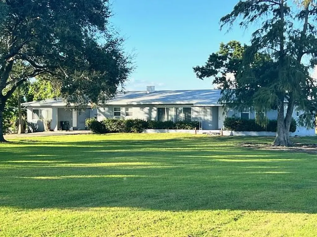 2801 W Canal Street Belle Glade FL 33430