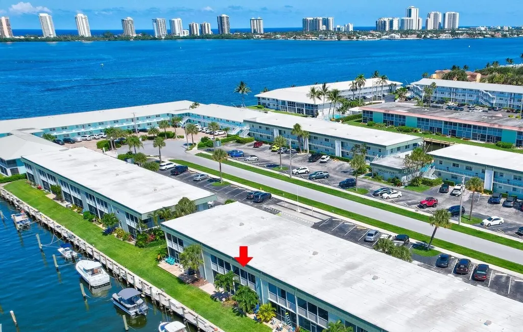 121 Wettaw Lane North Palm Beach FL 33408