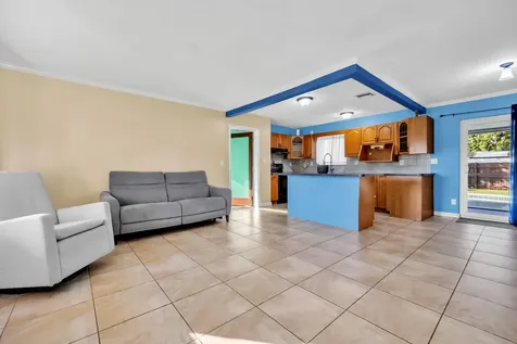 5581 S 38th Street Greenacres FL 33463