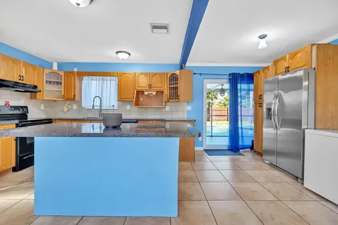 5581 S 38th Street Greenacres FL 33463