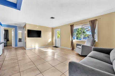5581 S 38th Street Greenacres FL 33463