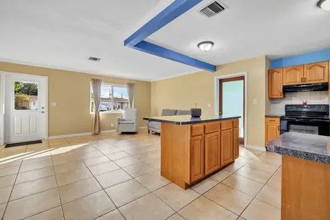 5581 S 38th Street Greenacres FL 33463