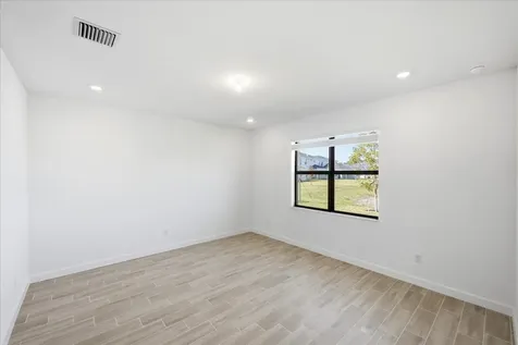 6866 Nw Kestrel Lane Port Saint Lucie FL 34987