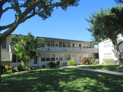 31 Canterbury B West Palm Beach FL 33417