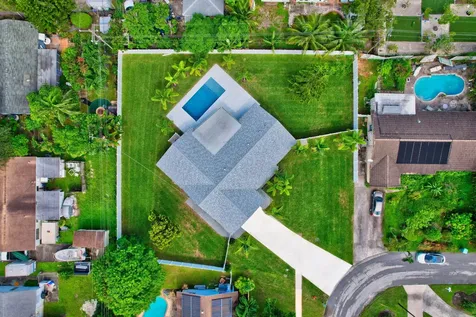 135 SE 28th Court Boynton Beach FL 33435