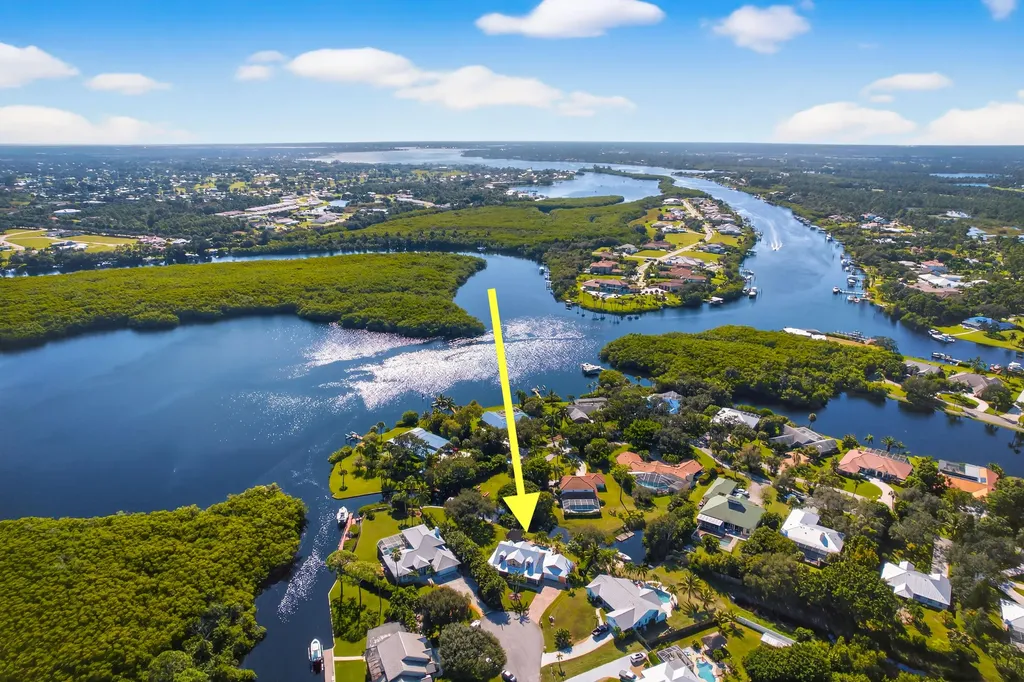 802 Se Portage Avenue Port Saint Lucie FL 34984