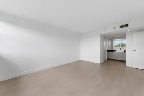 16546 NE 26th Avenue North Miami Beach FL 33160