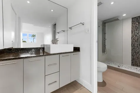 16546 NE 26th Avenue North Miami Beach FL 33160