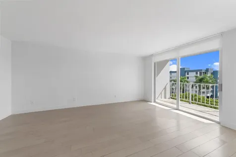 16546 NE 26th Avenue North Miami Beach FL 33160