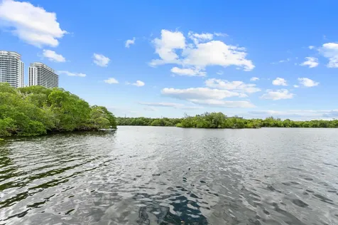 16546 NE 26th Avenue North Miami Beach FL 33160