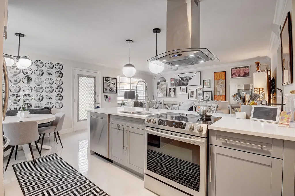 274 Capri F Delray Beach FL 33484