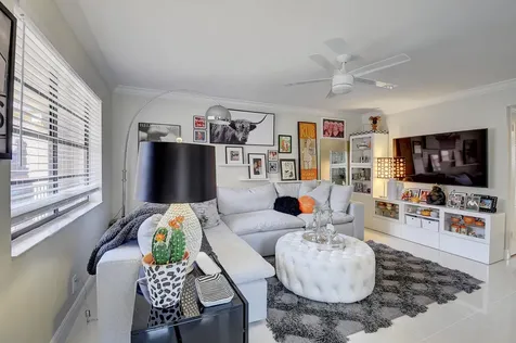 274 Capri F Delray Beach FL 33484