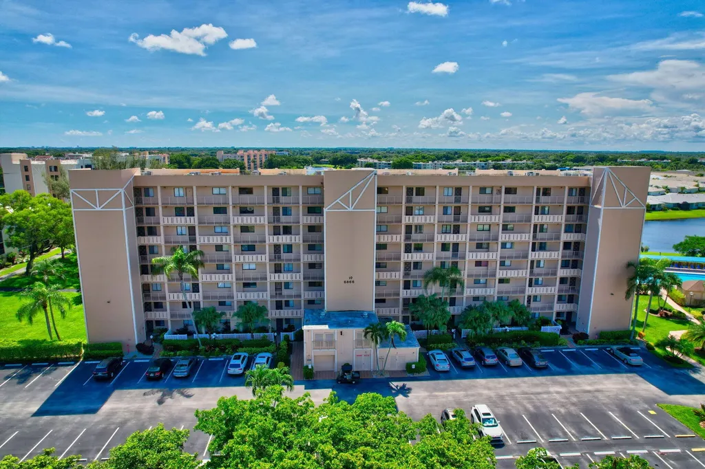 6866 Huntington Lane Delray Beach FL 33446