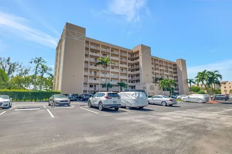 6866 Huntington Lane Delray Beach FL 33446