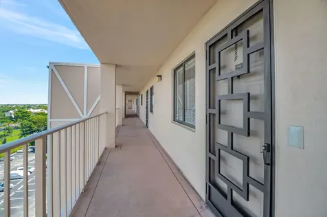 6866 Huntington Lane Delray Beach FL 33446