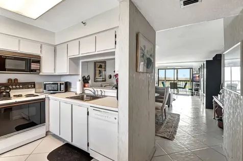 6866 Huntington Lane Delray Beach FL 33446