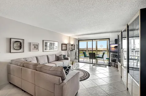 6866 Huntington Lane Delray Beach FL 33446