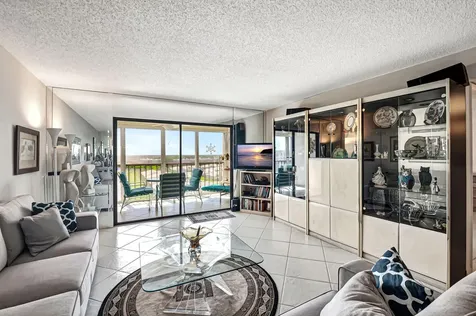 6866 Huntington Lane Delray Beach FL 33446